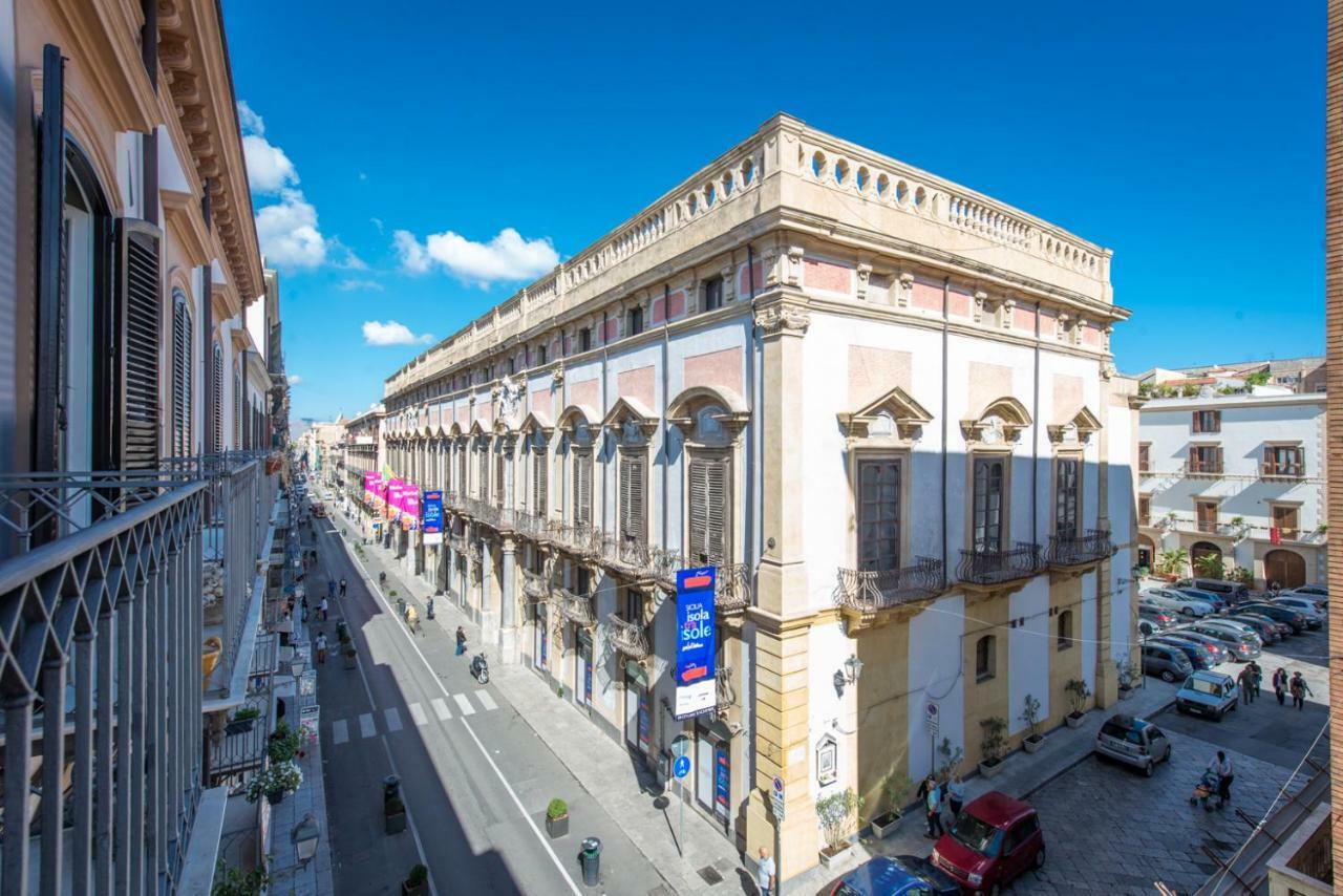 Charming Apartment In The City Center By Wonderful Italy パレルモ エクステリア 写真